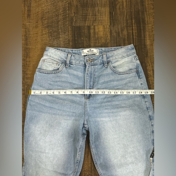 Hollister Vintage Curvy High Rise Jeans - Picture 10 of 12